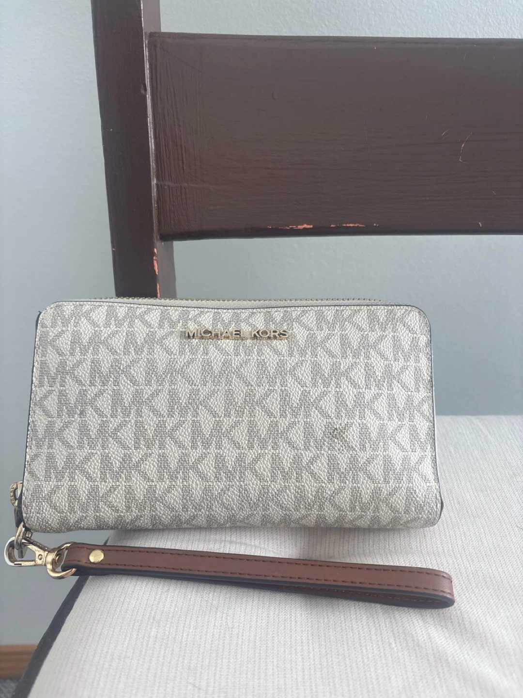 Michael Kors Wristlet Wallet MK Signature