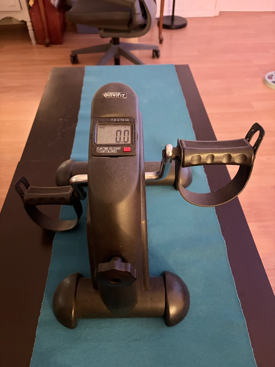 OneTwoFit Mini Exercise Bike Pedal Exerciser - photo 2