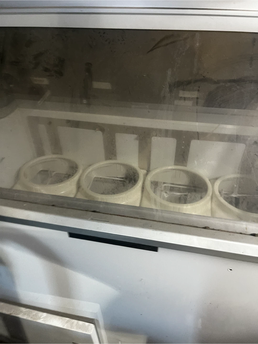 Avantco ADC-8-NF 49" Ice Cream Dipping Cabinet - photo 2