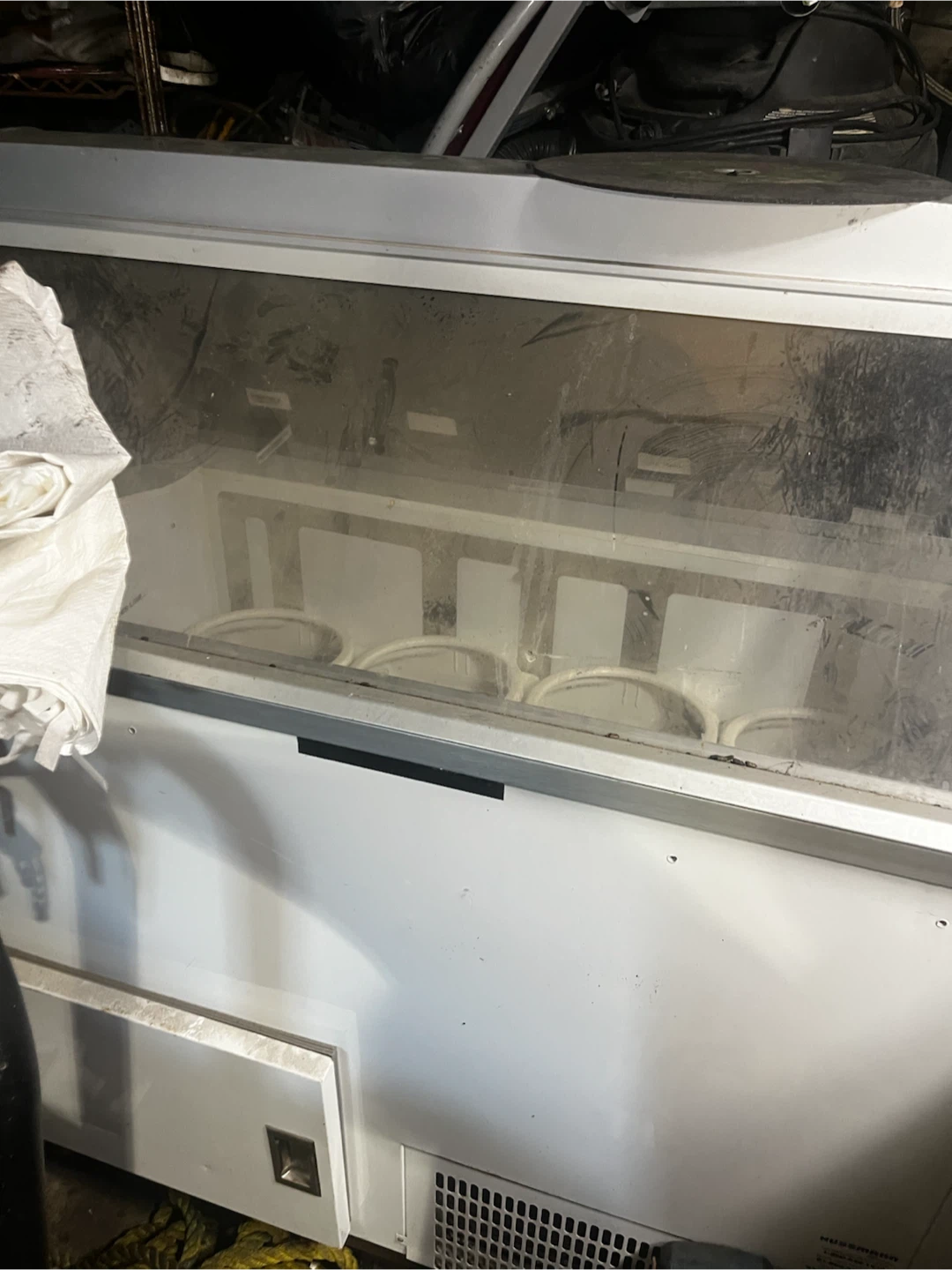 Avantco ADC-8-NF 49" Ice Cream Dipping Cabinet - photo 3