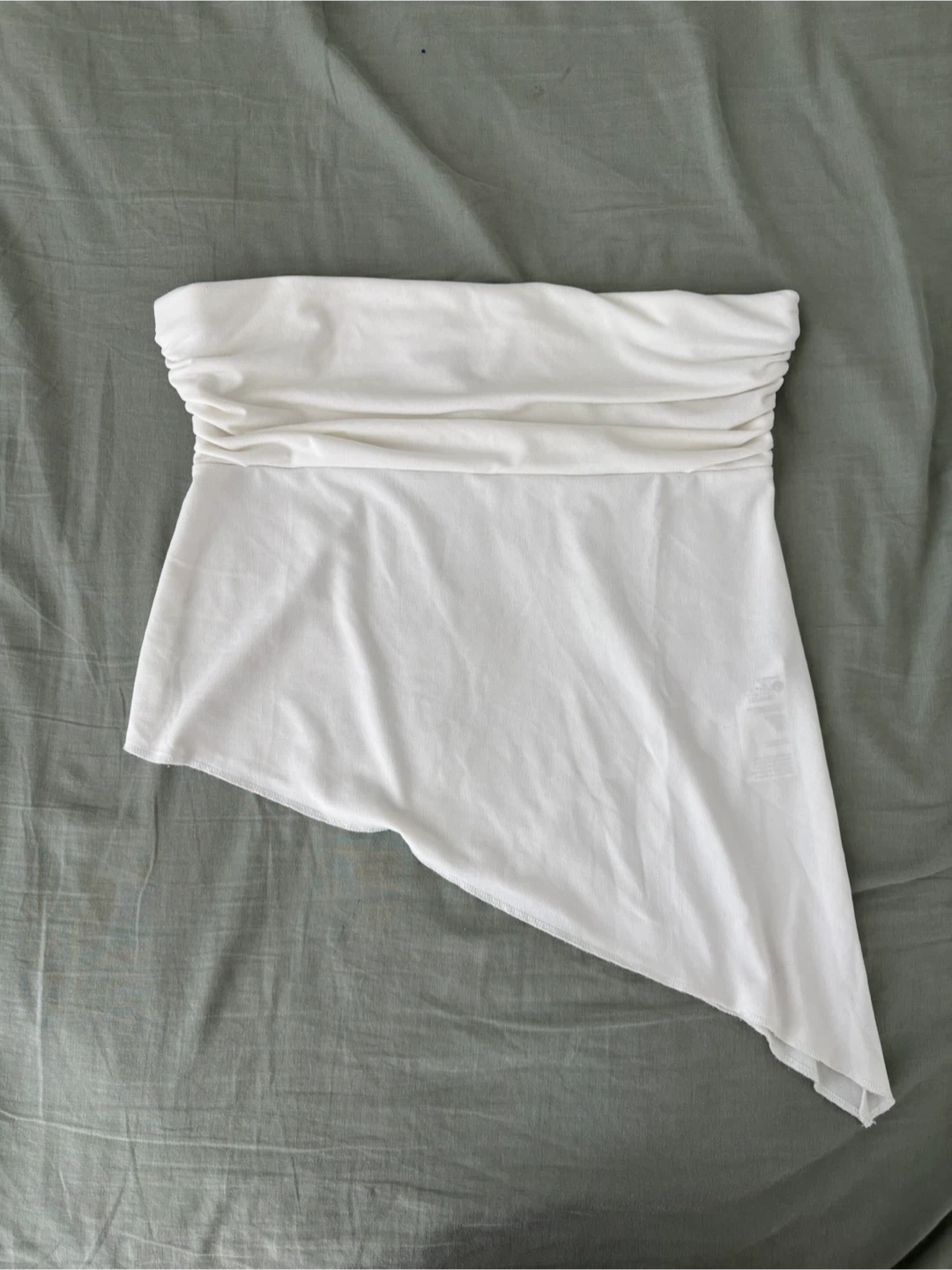 Clothing Sale: Urban Outfitters, Aritzia and Levi’s