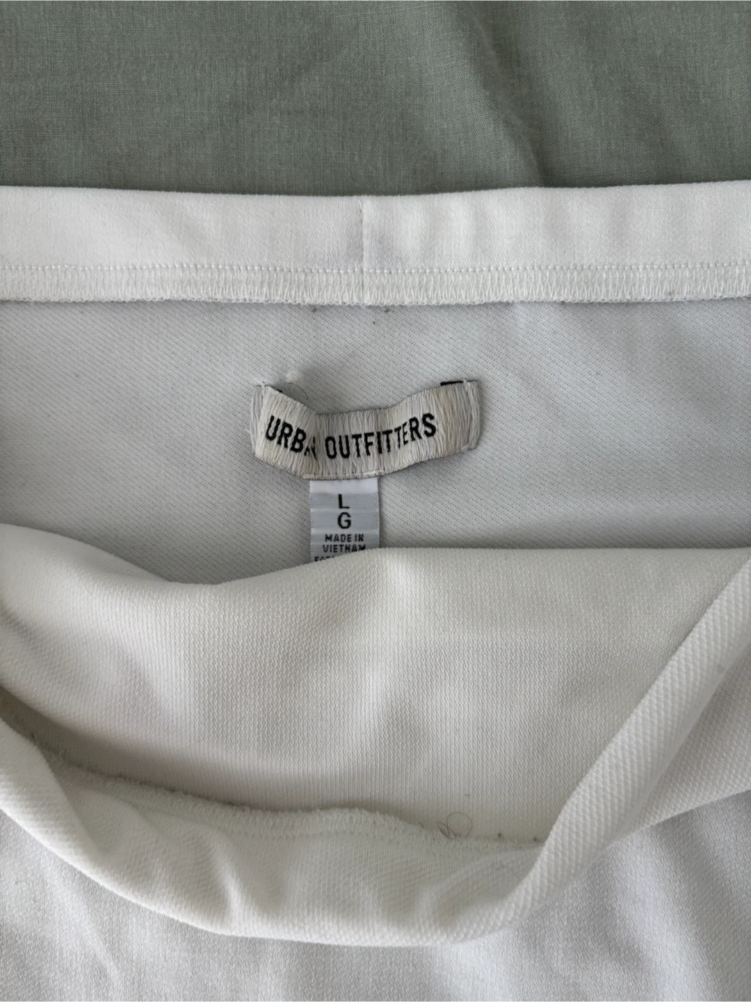 Clothing Sale: Urban Outfitters, Aritzia and Levi’s - photo 2