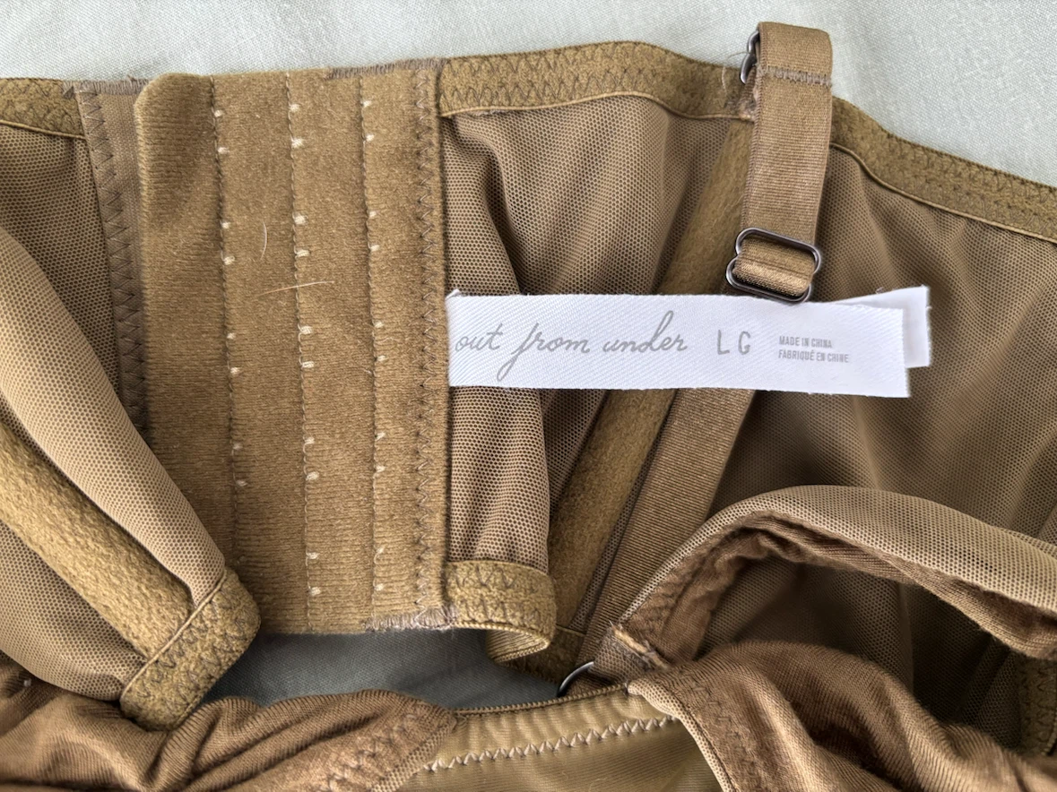 Clothing Sale: Urban Outfitters, Aritzia and Levi’s - photo 4