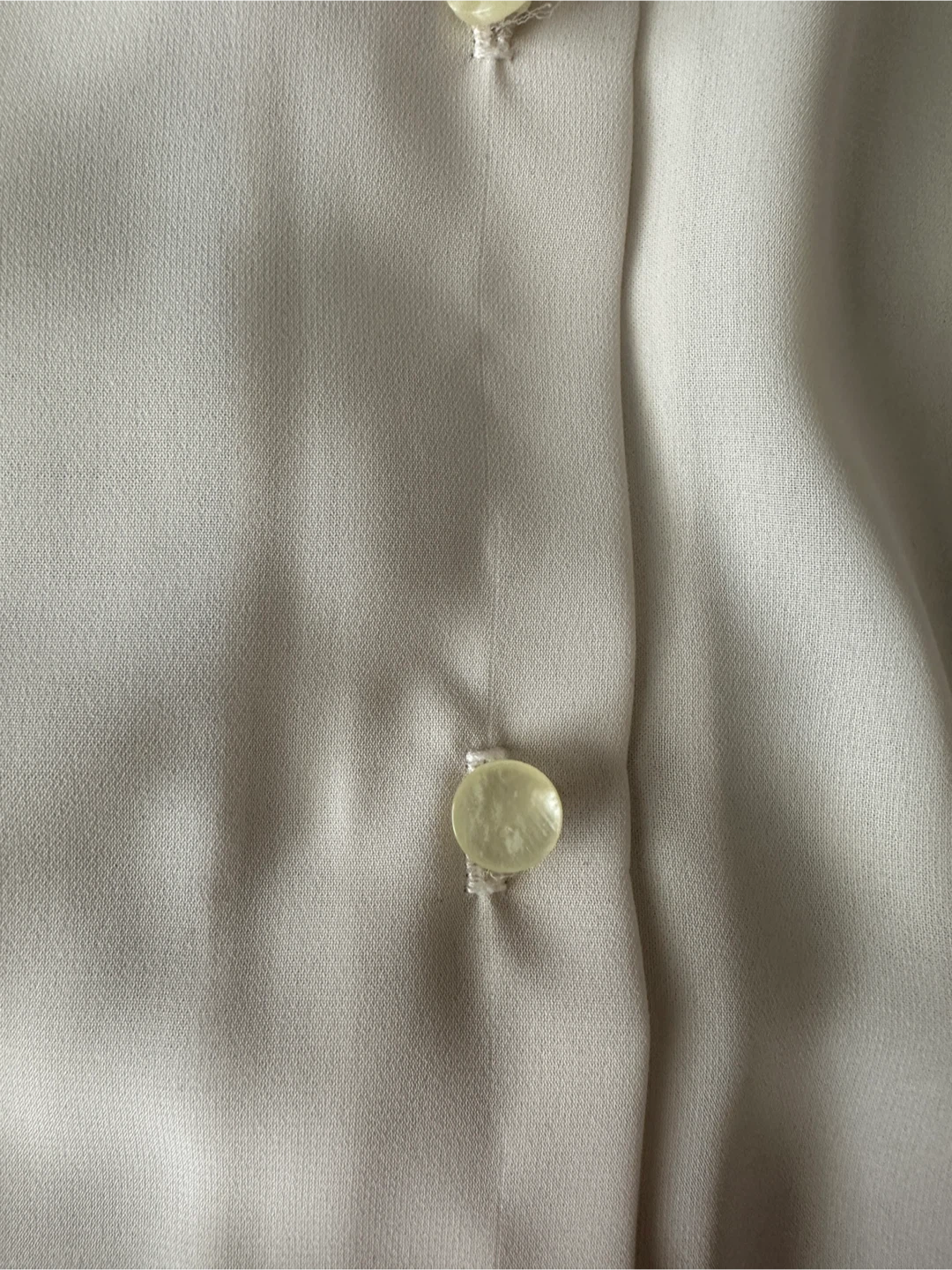 White blouse with black bow detail - photo 4