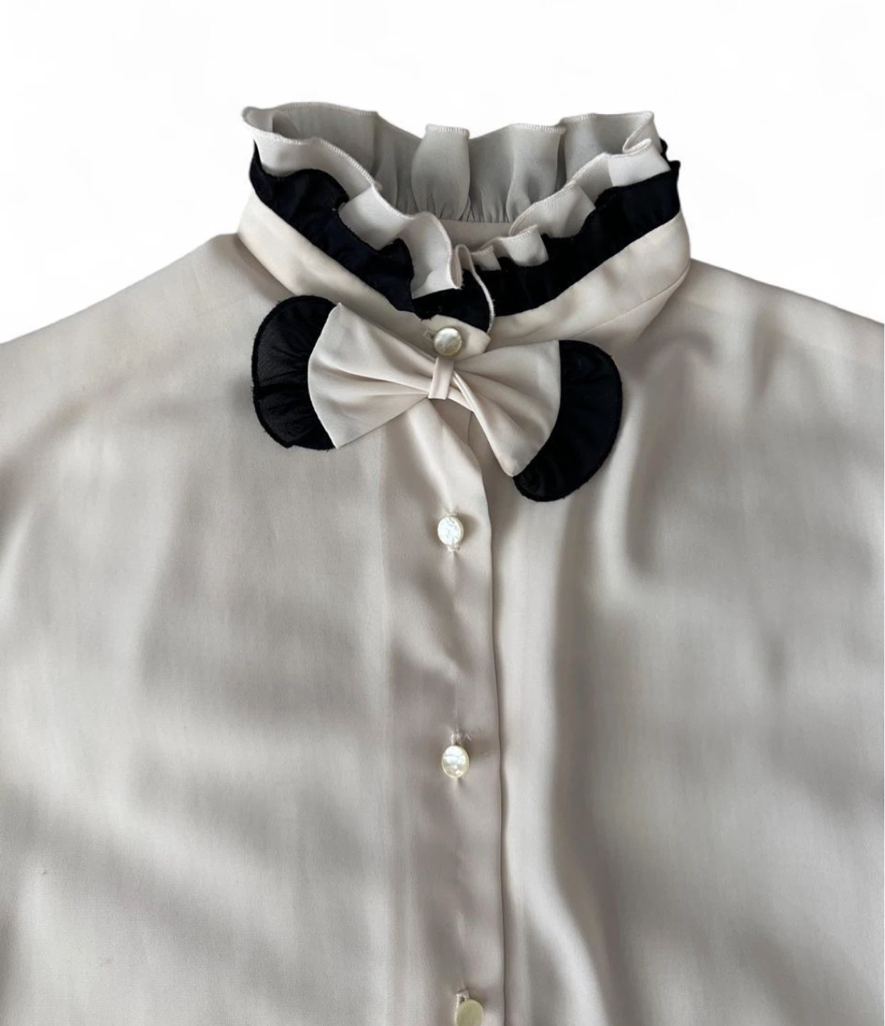 White blouse with black bow detail - photo 2