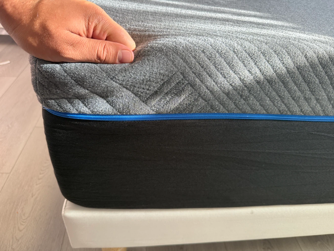 Free- King Size Mattress with White Headboard Bed Frame - photo 3