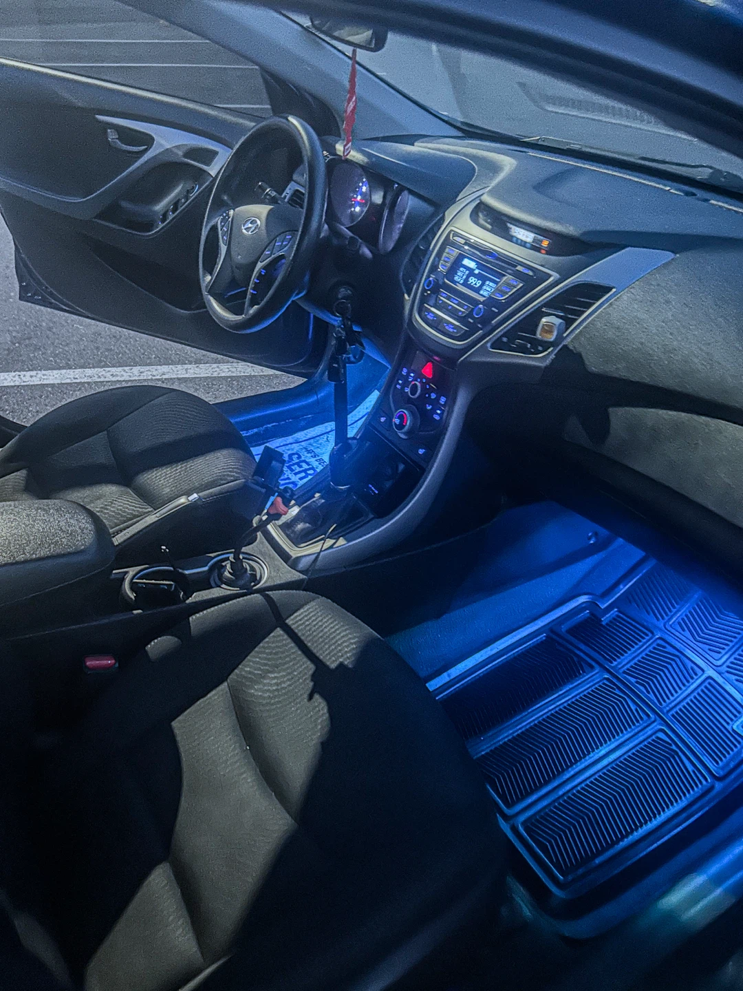 Selling 2015 Hyundai Elantra - photo 3