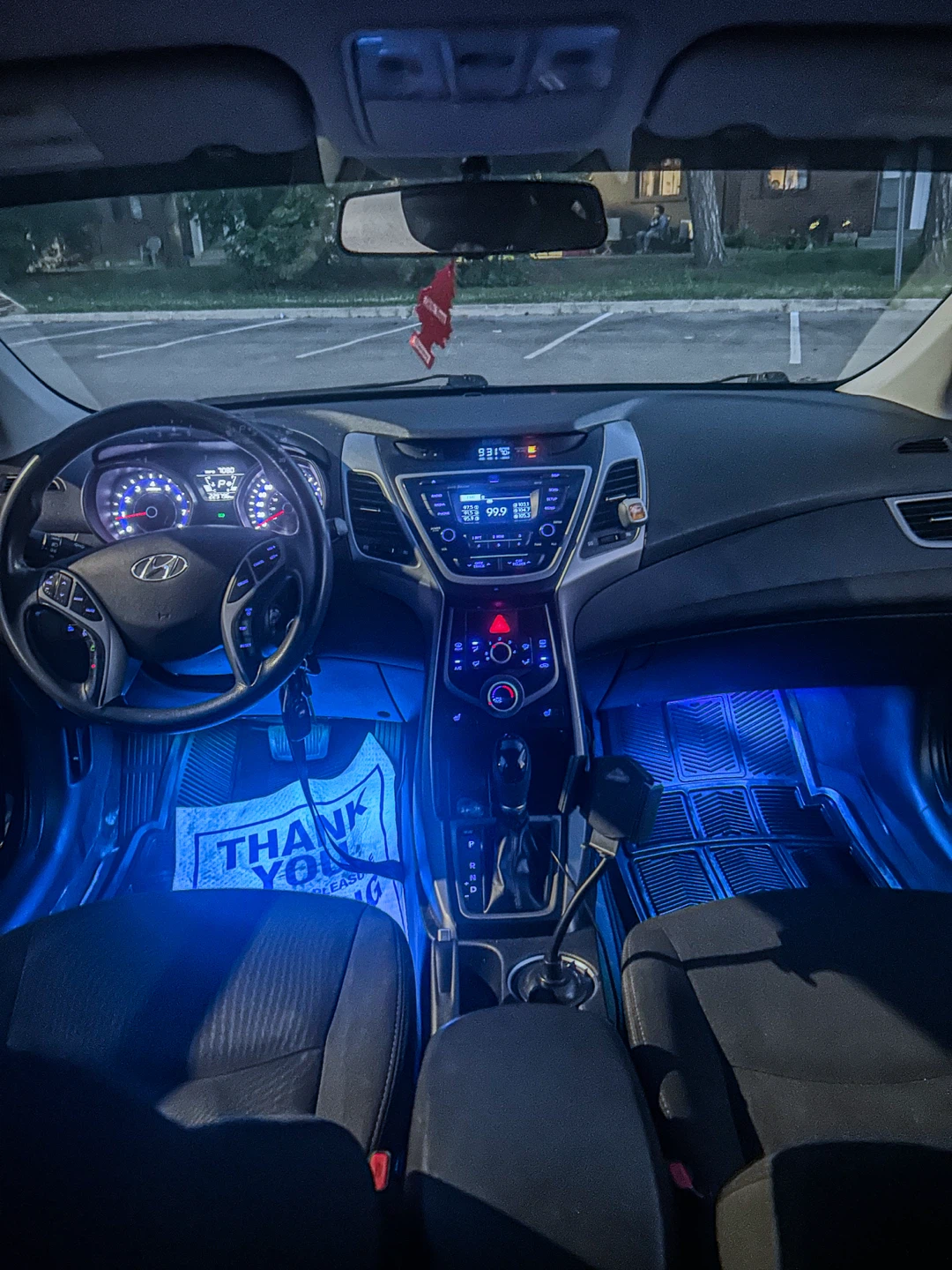 Selling 2015 Hyundai Elantra - photo 4