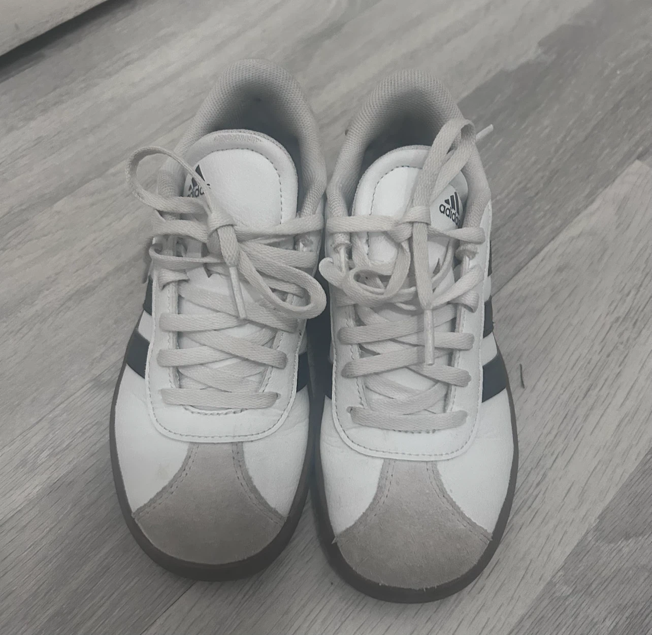 Adidas Kids Shoes White/Navy Size 1.5 US - photo 2