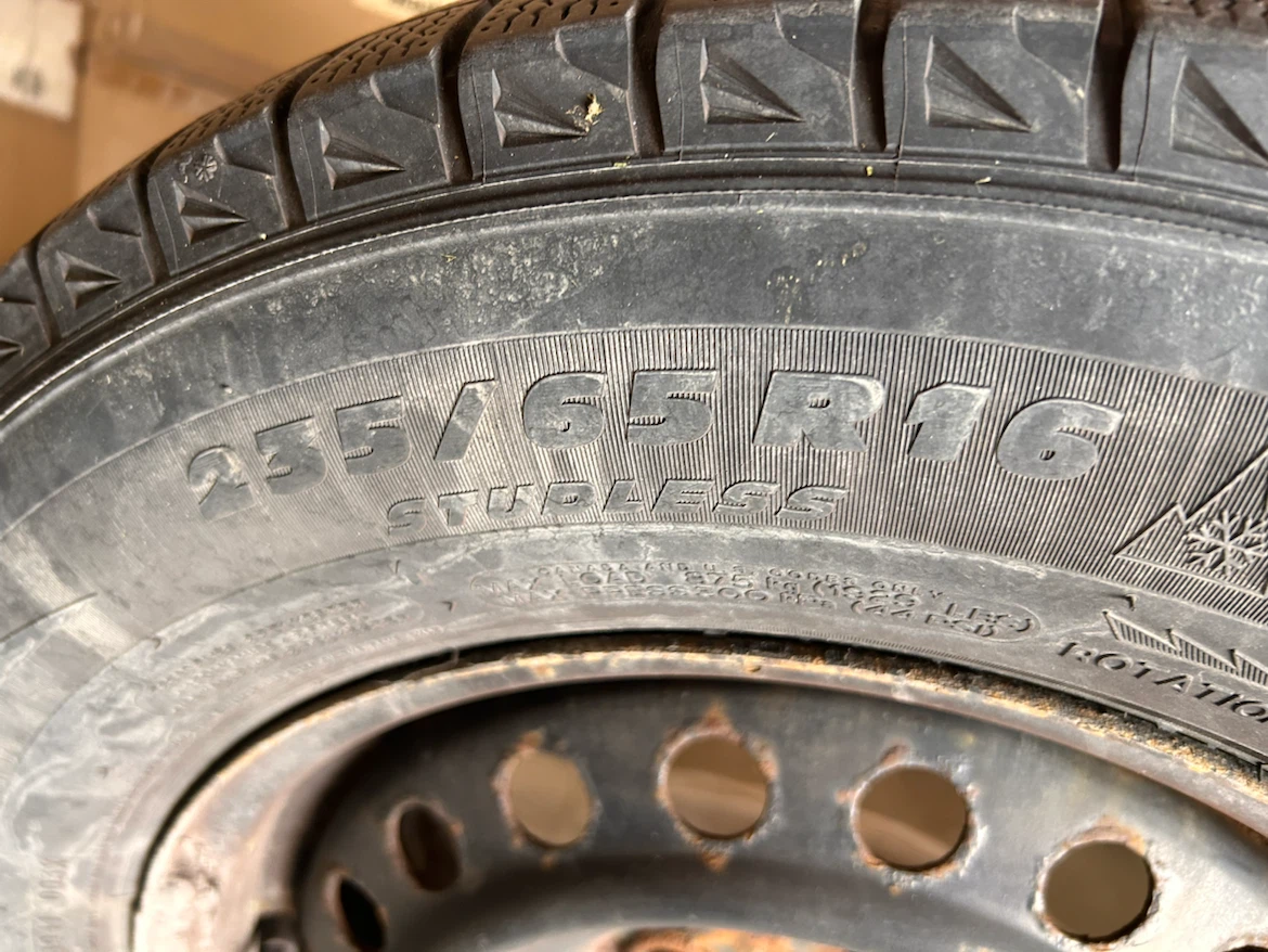 Michelin 235/65R16 Winter Tire with Steel Rim - photo 3