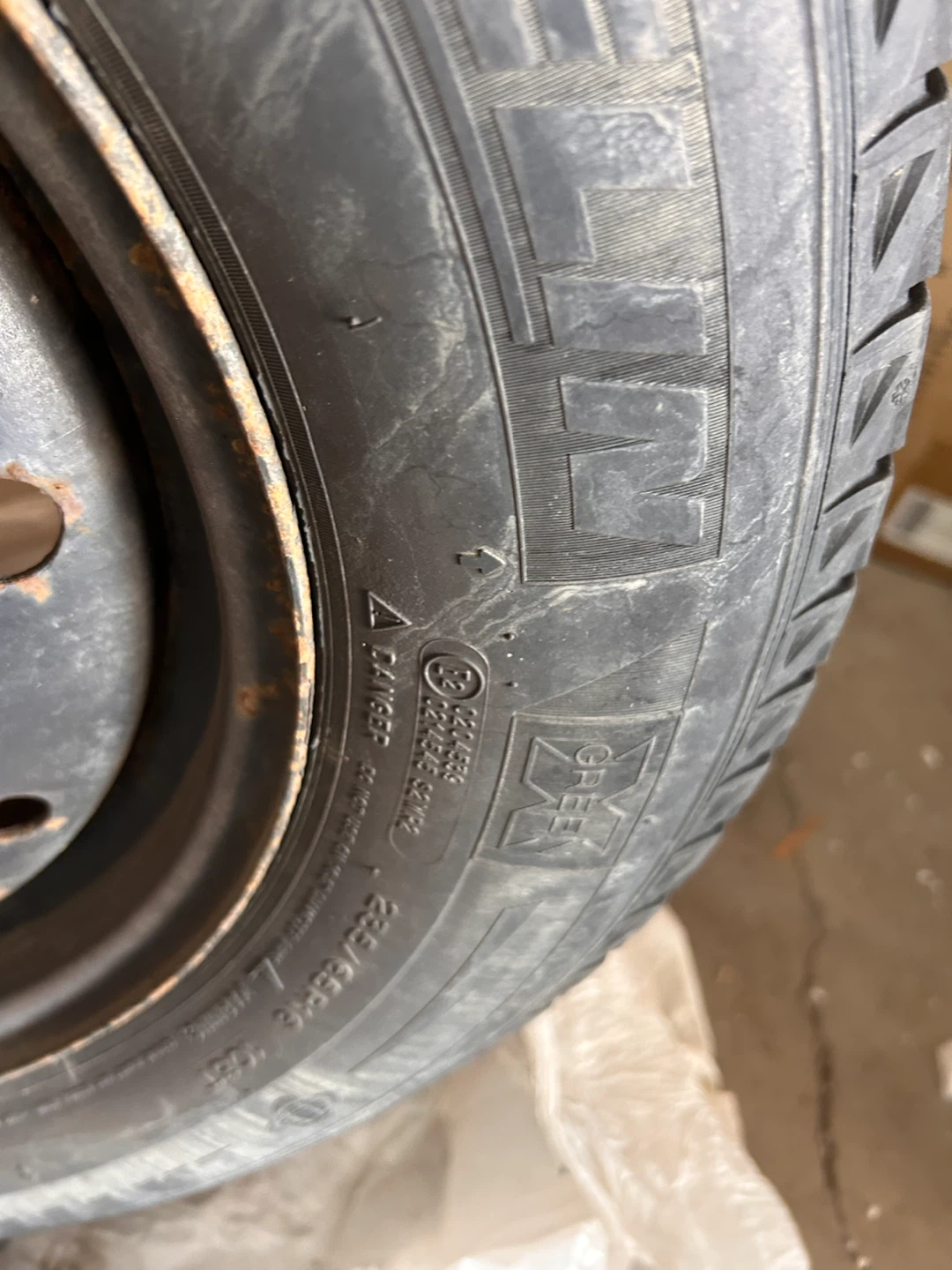 Michelin 235/65R16 Winter Tire with Steel Rim - photo 5