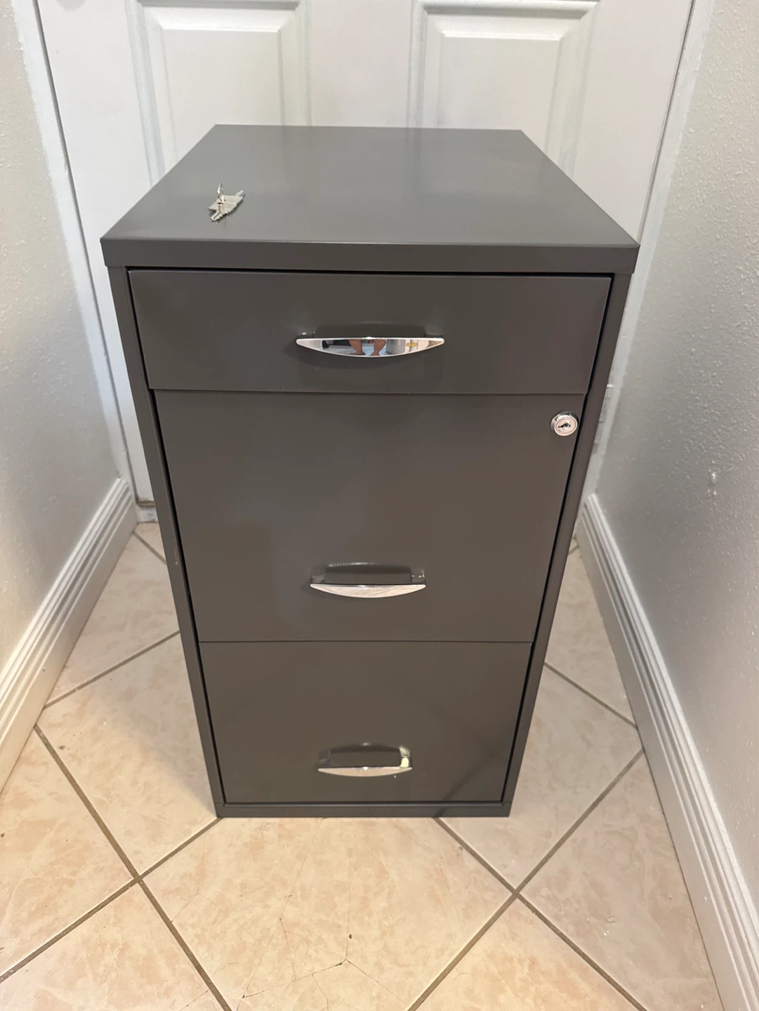 Gray 3 Drawer Metal Filing Cabinet with Lock