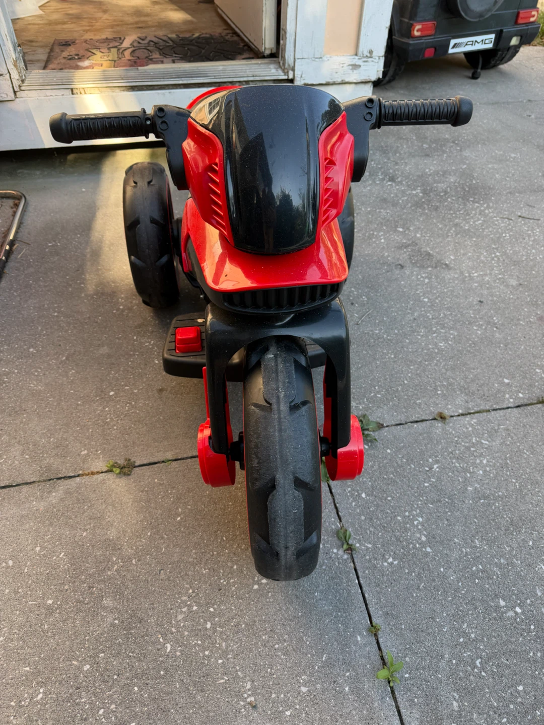Red Motorcycle Ride-On Toy - photo 3