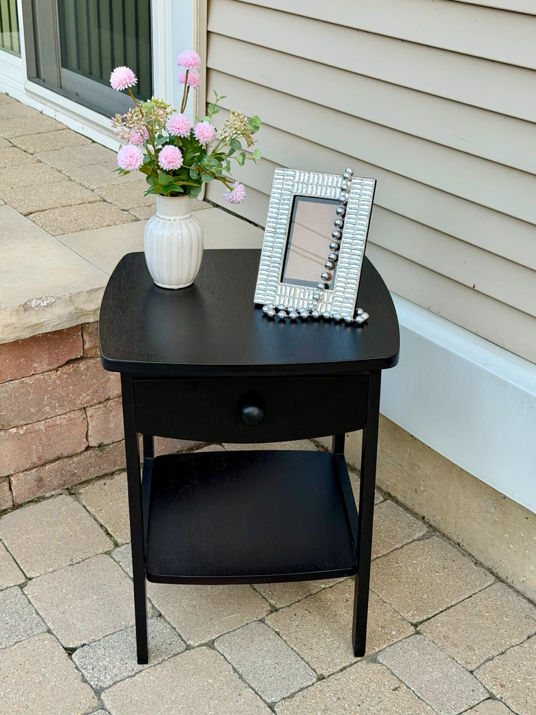 BLACK SIDE TABLE