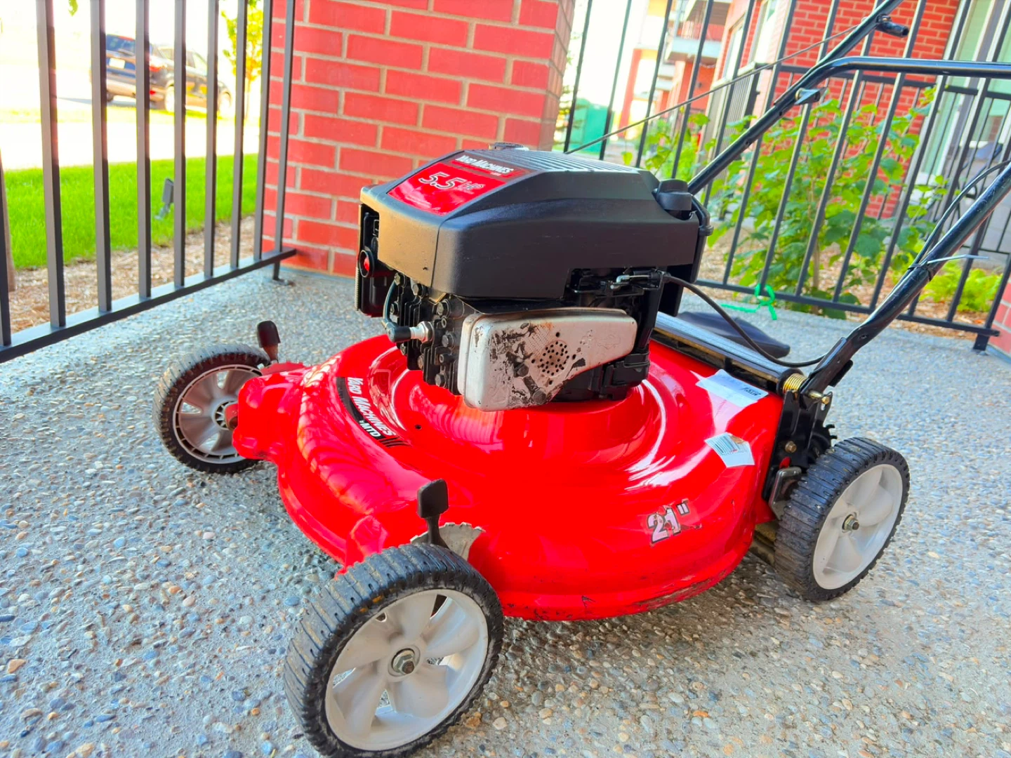 Yard Machines 21" Lawn Mower 5.5 HP in Brand new condition - photo 2