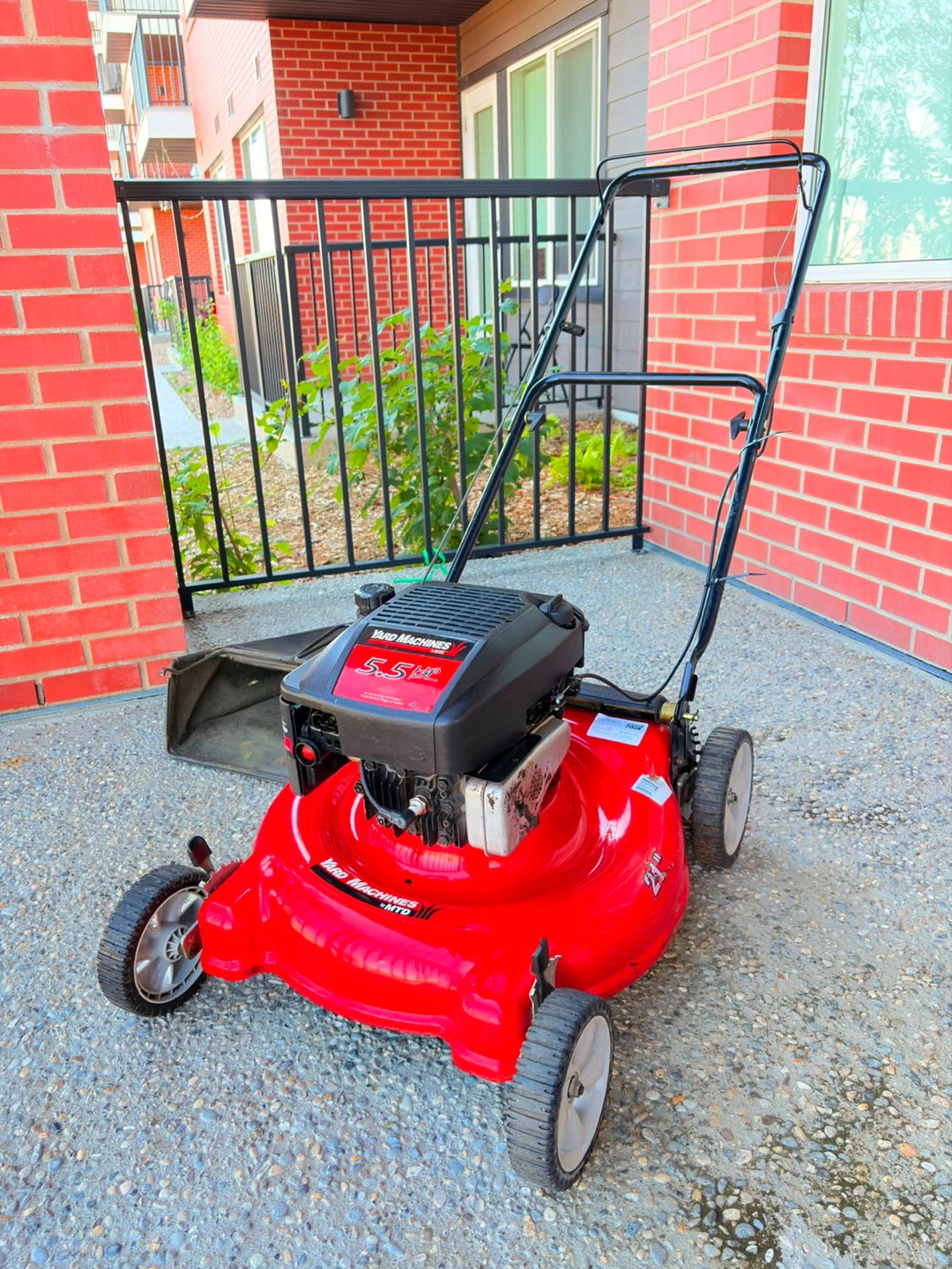 Yard Machines 21" Lawn Mower 5.5 HP in Brand new condition - photo 3