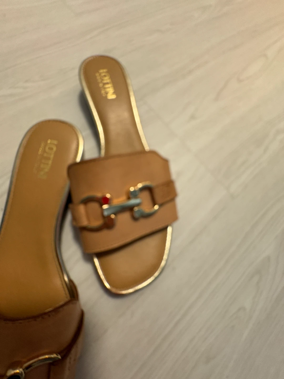 LOTTINI Sandales plates en cuir, T. 40 - photo 2