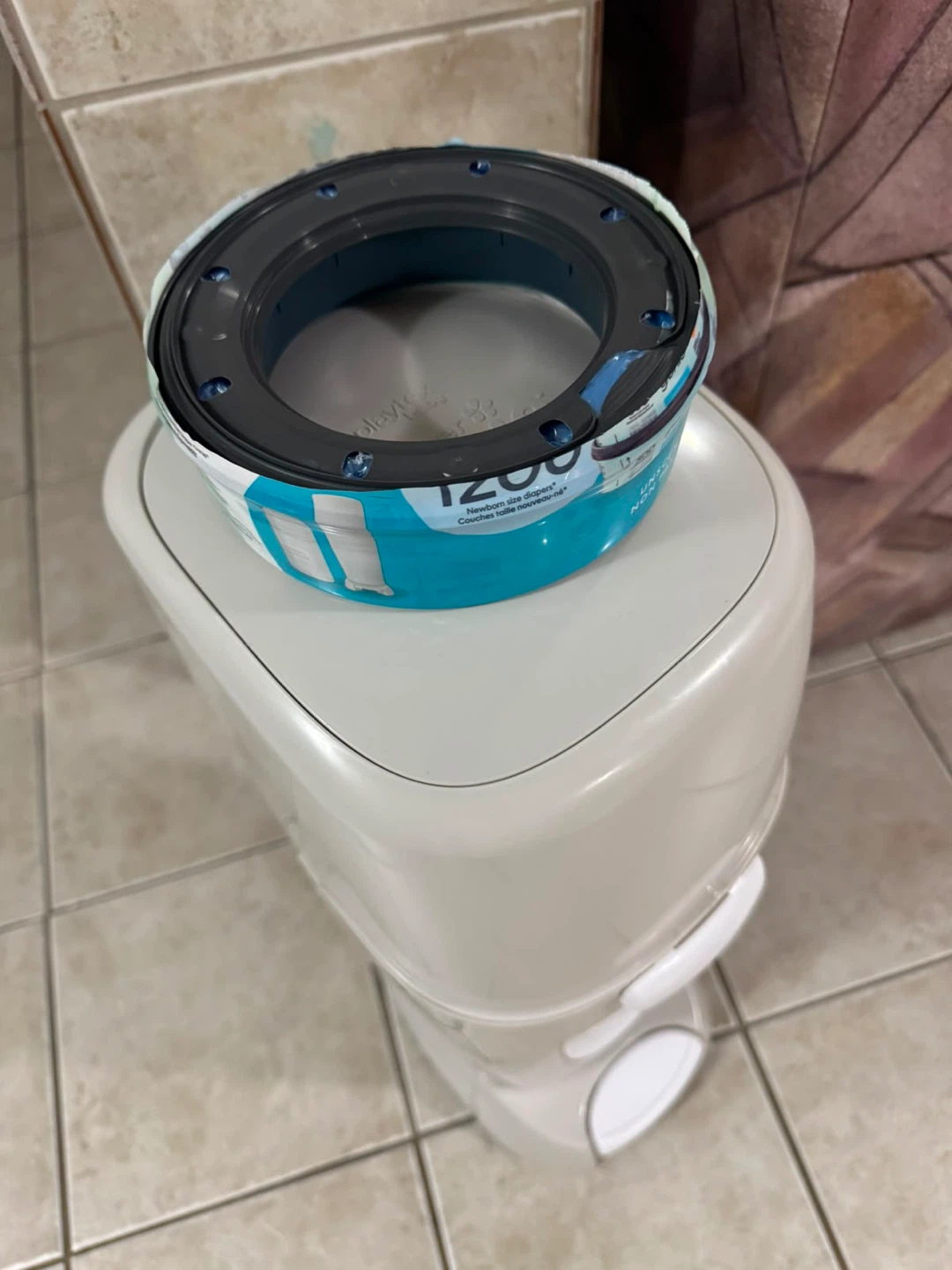 Diaper Genie with one refill - photo 3