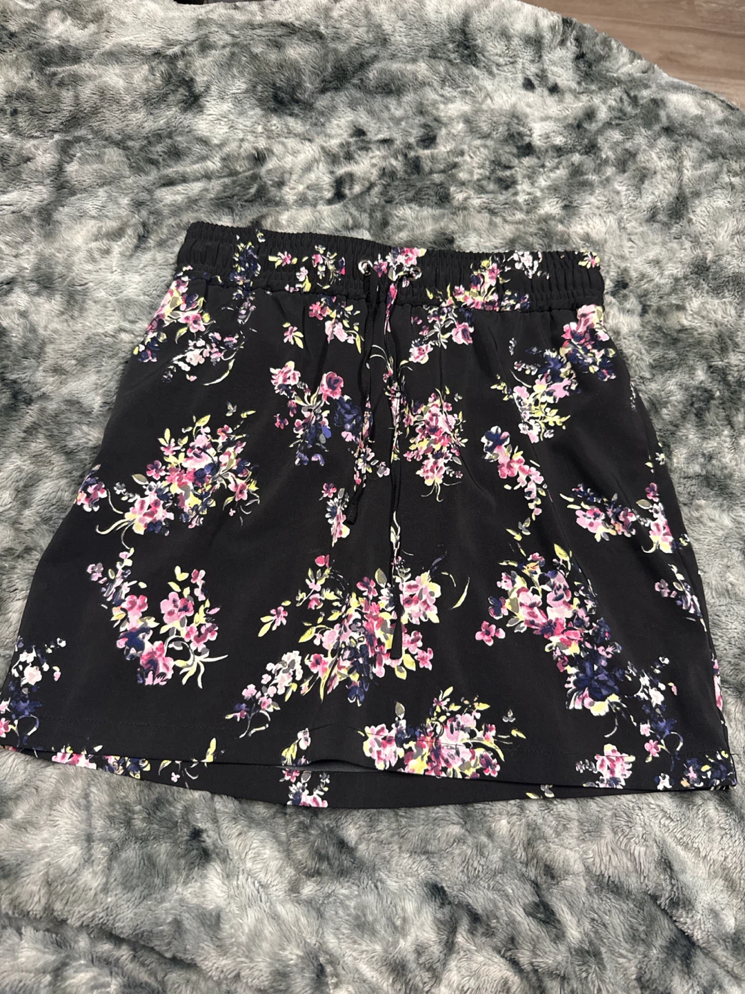 Dynamite Black Floral Mini Skirt