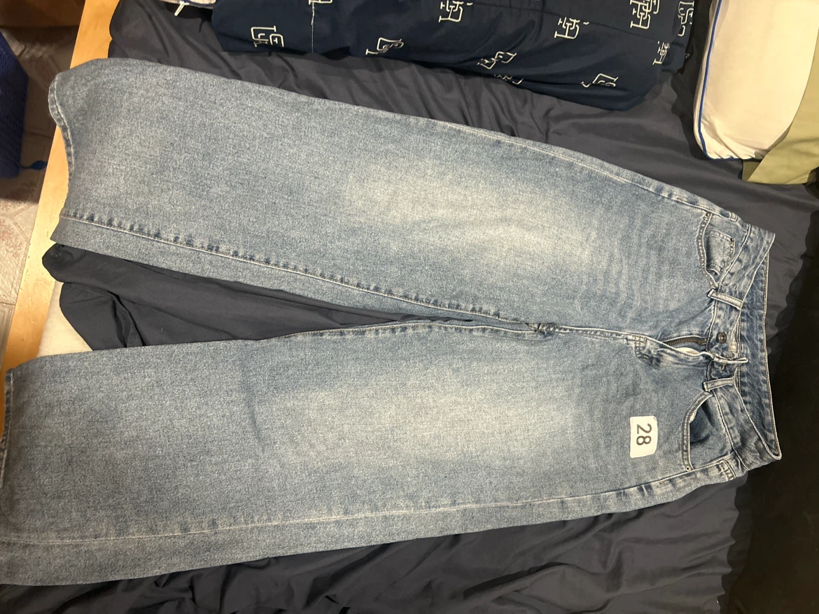 Light Wash Wide Leg Jeans - Size 28