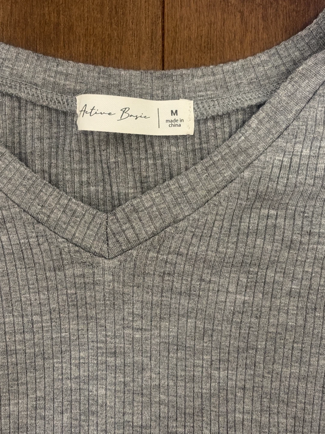 grey top - size medium runs smaller - photo 2