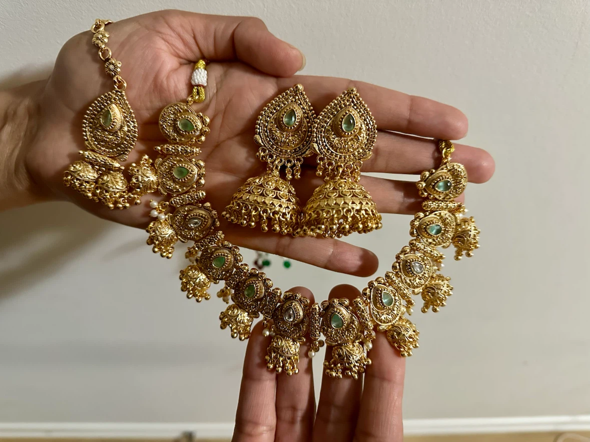 Gold Tone Indian Jewelry Set with Earrings and Tikka - photo 2