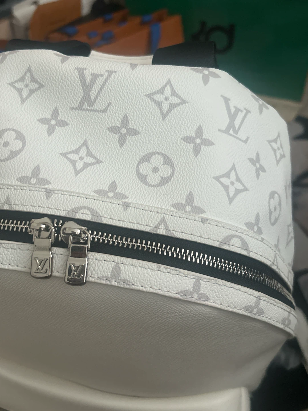 White Louis Vuitton backpack - photo 3