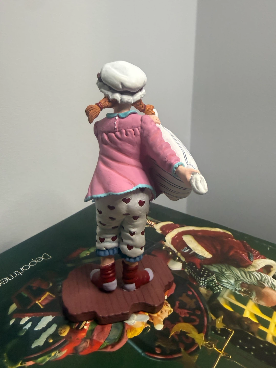 All Through the House Figurine - photo 2