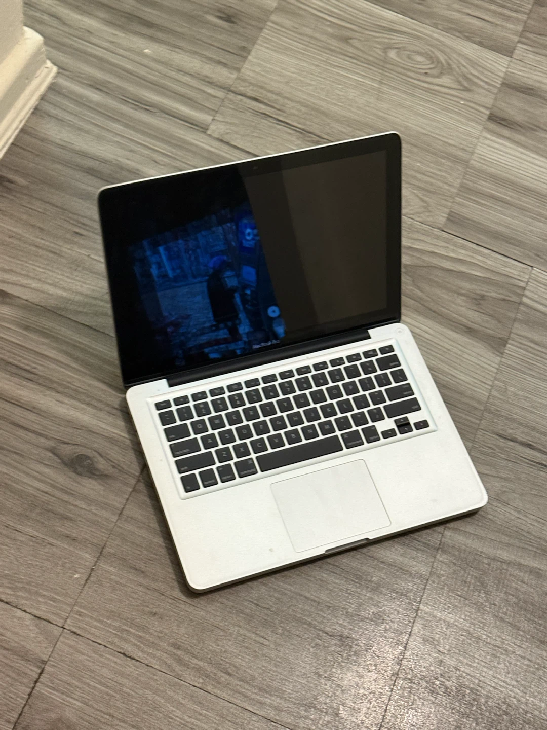 Apple MacBook Pro Laptop(2010) model .no charger included - photo 2
