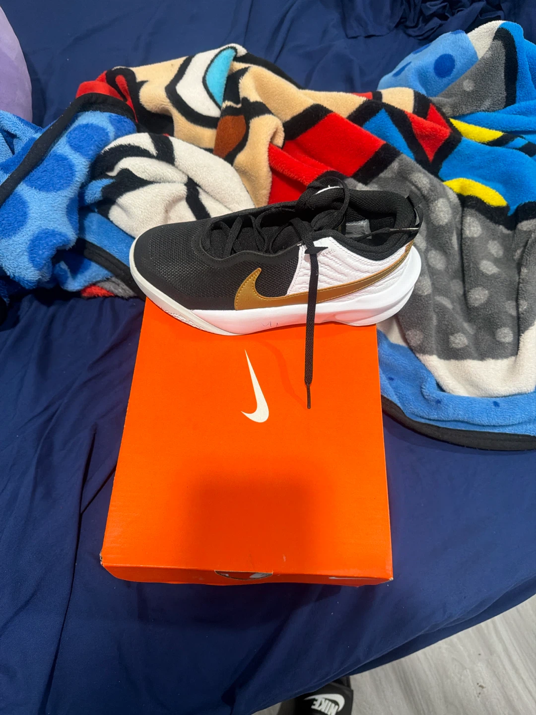 Nike Team Hustle D 10 (GS) Youth Basketball Shoes - photo 2
