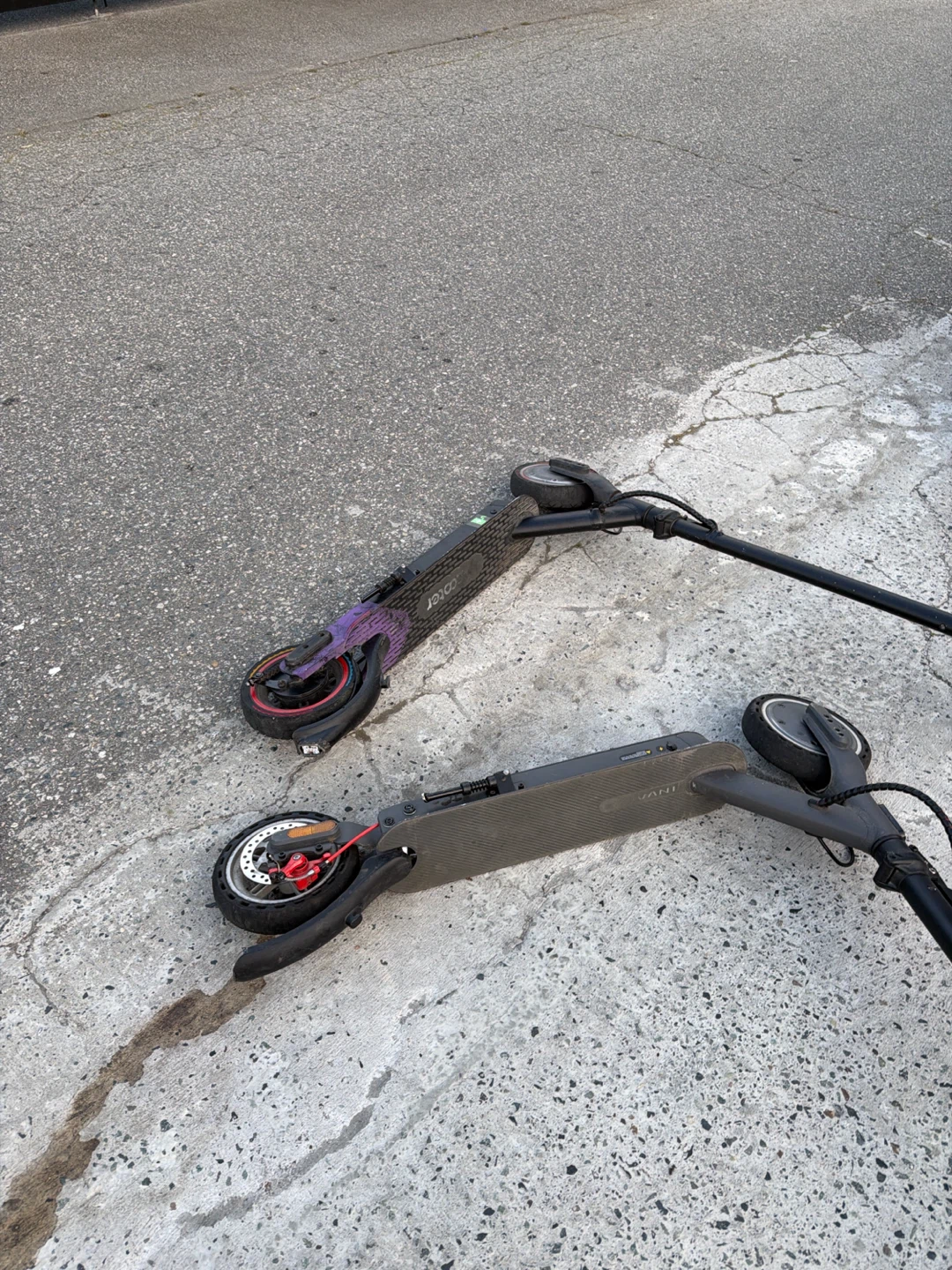 2 e-scooters broken