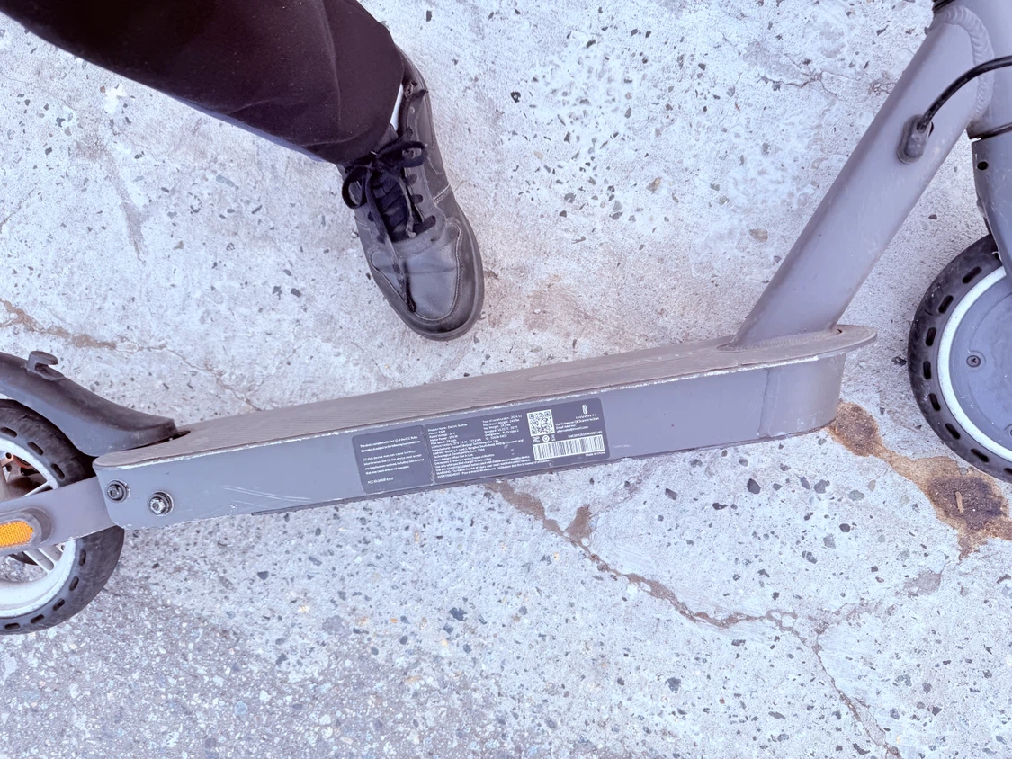 2 e-scooters broken - photo 5