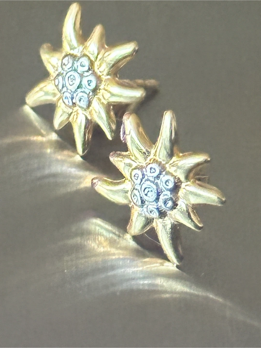 Vintage Swiss Silta 18K Gold Edelweiss Studs - photo 5