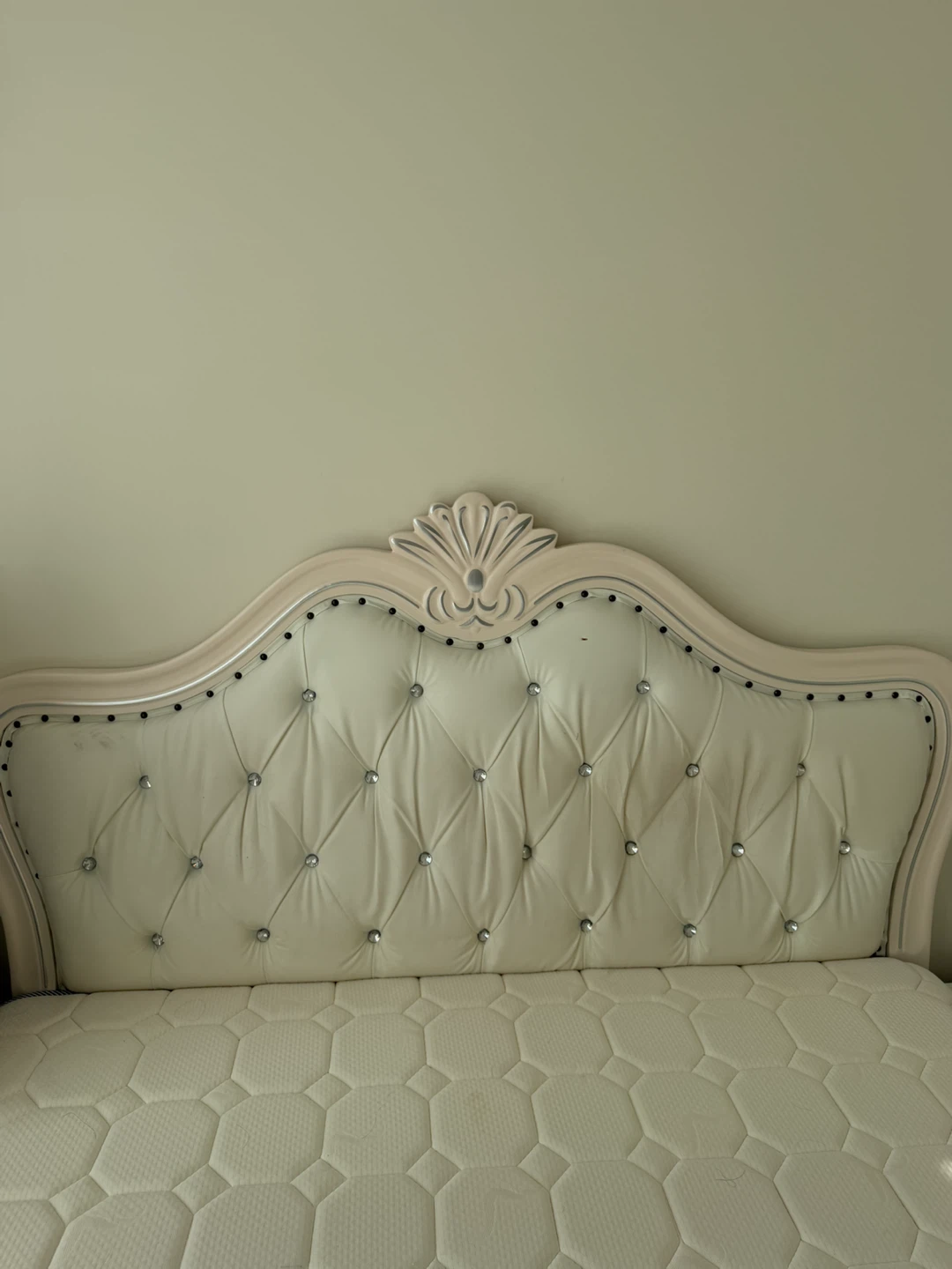 Cream Tufted Headboard with Mattress