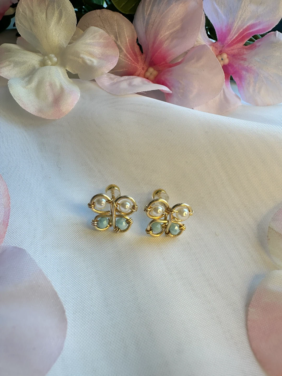 Mini mariposa gold earrings - @jennferrersuarez - photo 2