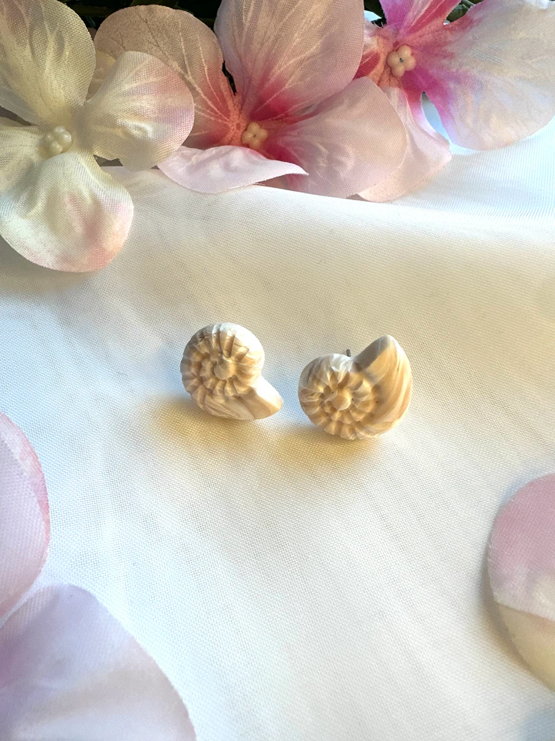 Small Ammonite Shell Earrings- @jennferrersuarez