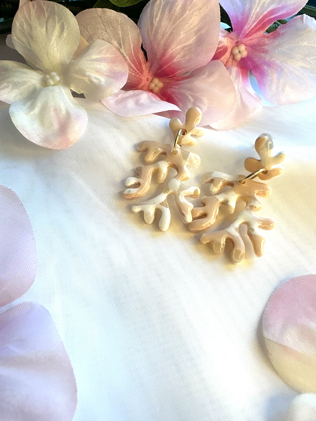 Coral bonito  Earrings- @jennferrersuarez