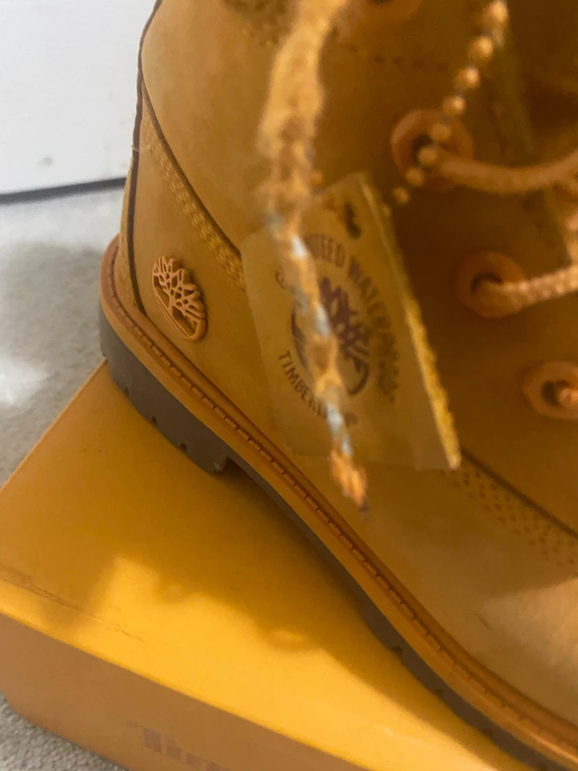Timberland 6-Inch Premium Waterproof Boots - Size 6 Youth - photo 2