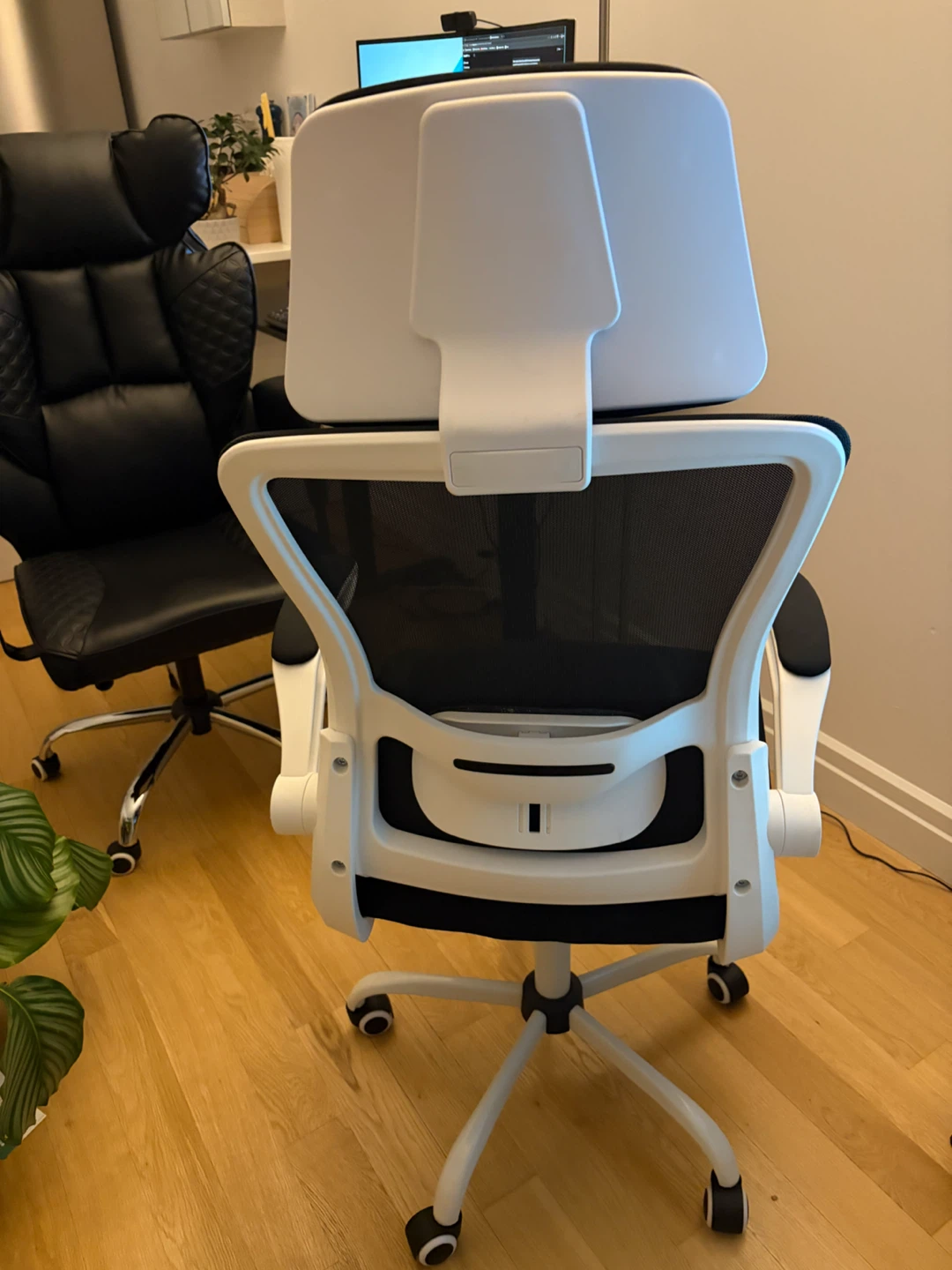 Ergonomic Mesh Office Chair - photo 3