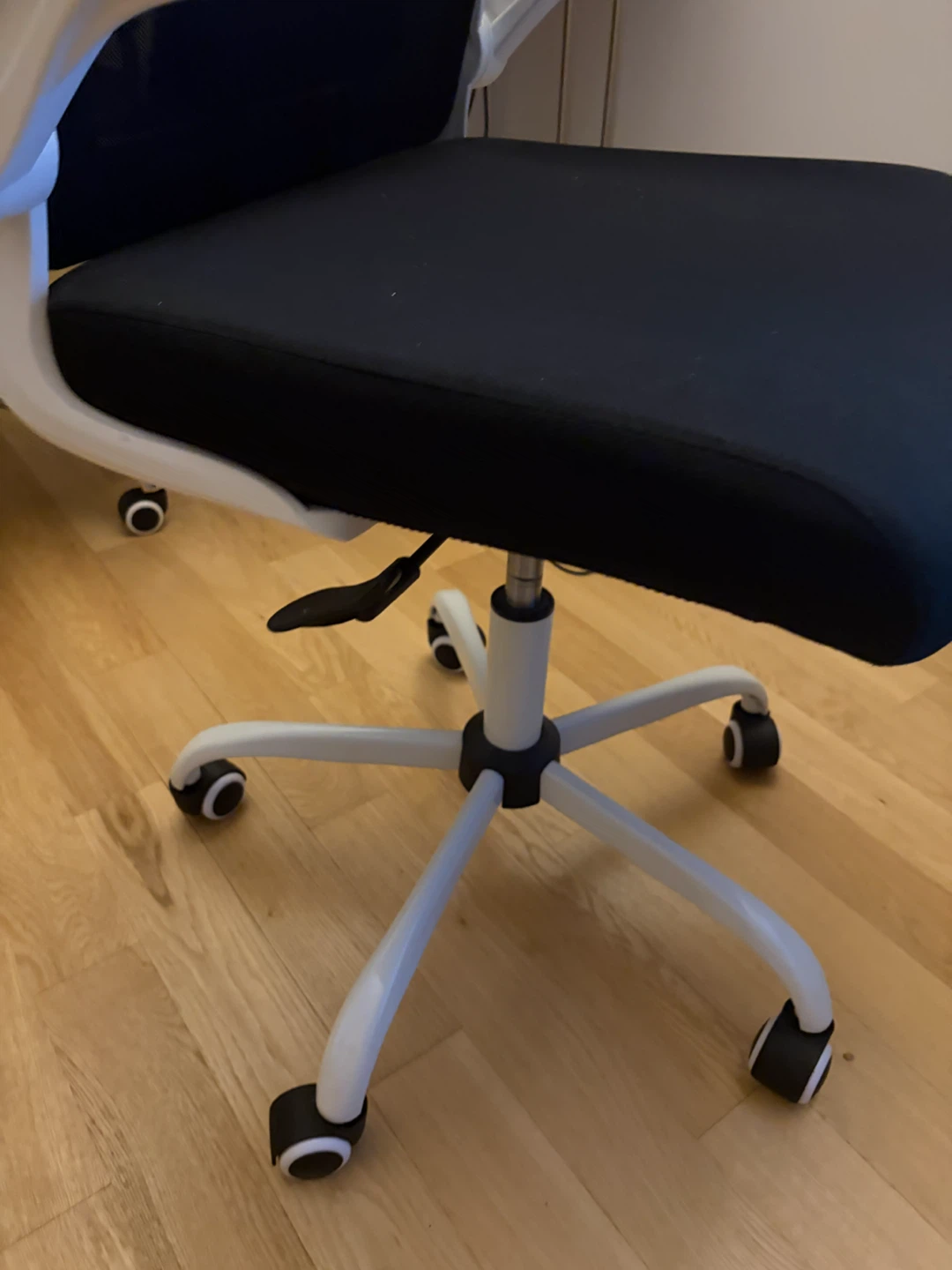 Ergonomic Mesh Office Chair - photo 4