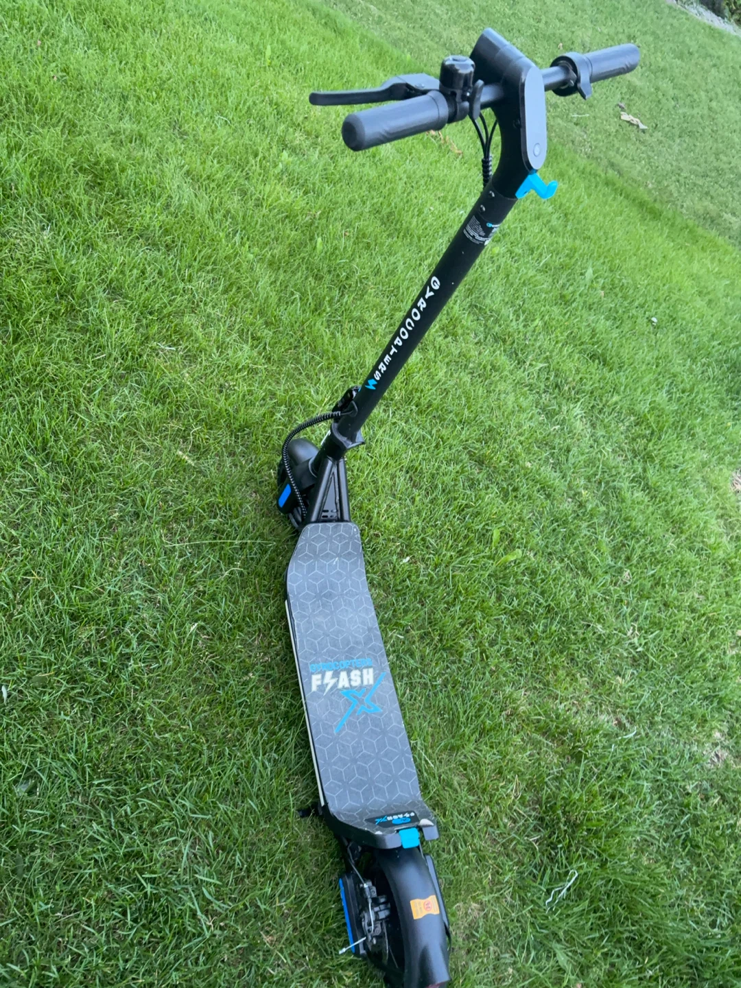 Gyroor FLASH Electric Scooter with Charger - photo 3