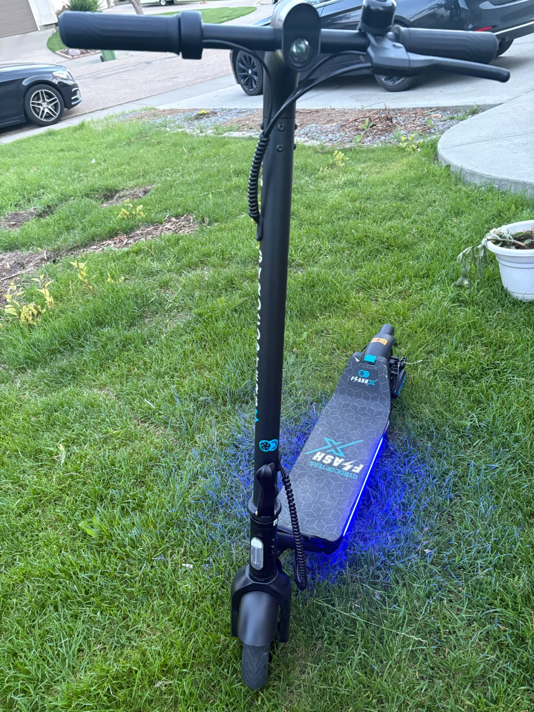 Gyroor FLASH Electric Scooter with Charger - photo 4