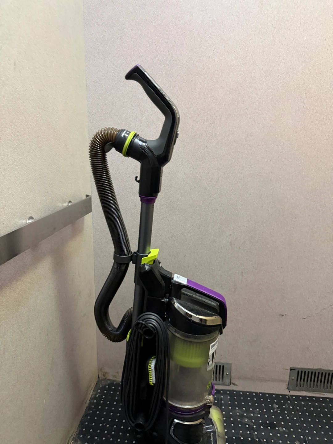 Bissell Pet Hair Eraser Turbo upright vacuum - photo 2