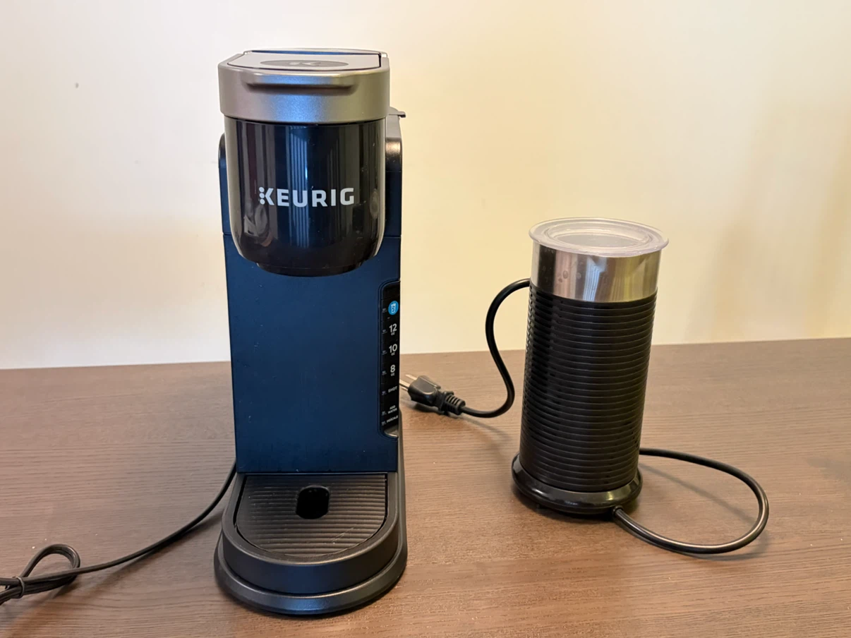 Keurig Coffee Maker with Milk Frother - photo 2