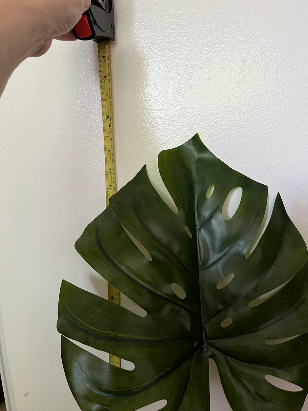 Decorative White Leaf-Patterned Vase with fake Monstera leaf - photo 3