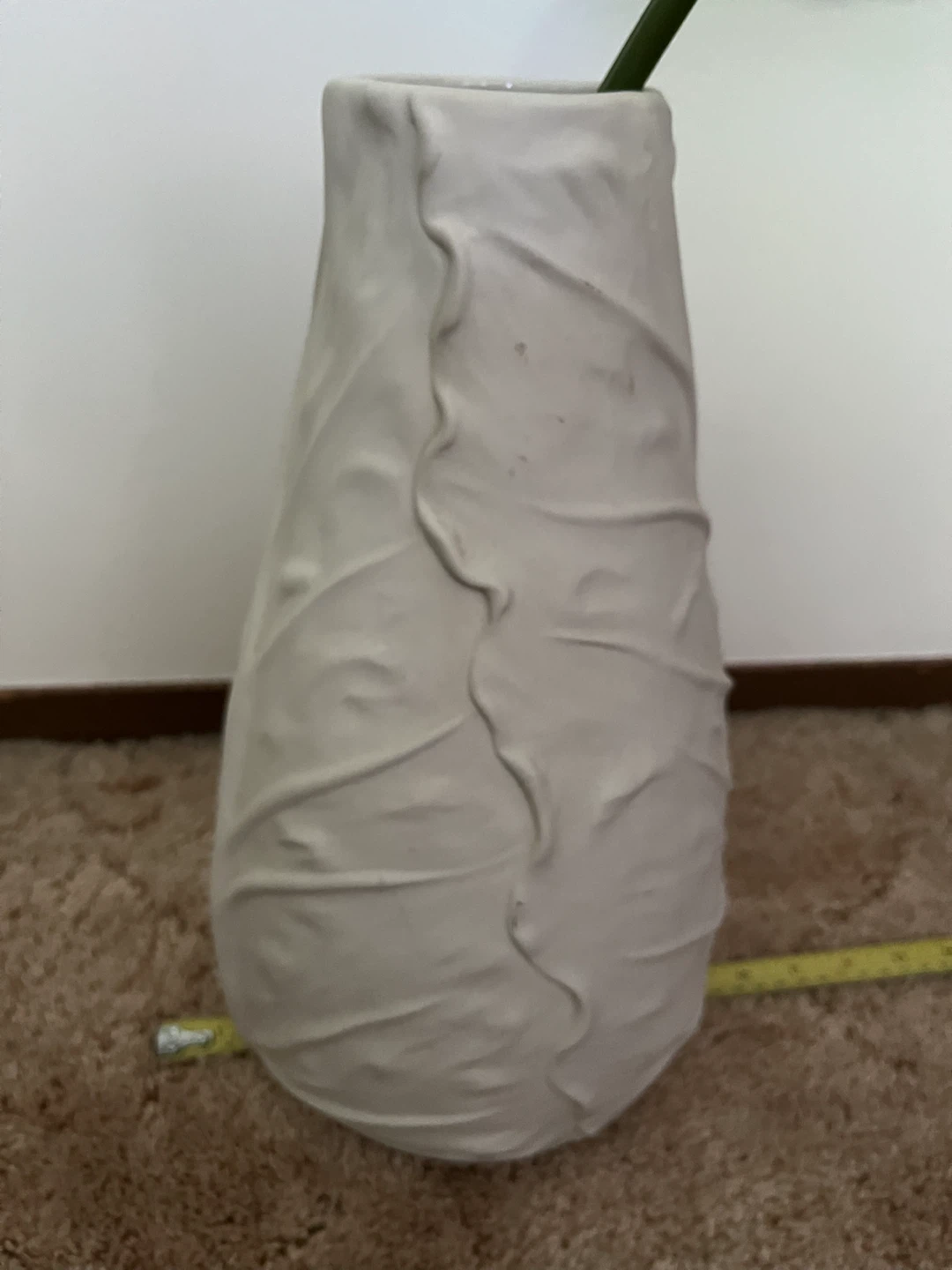 Decorative White Leaf-Patterned Vase with fake Monstera leaf - photo 4