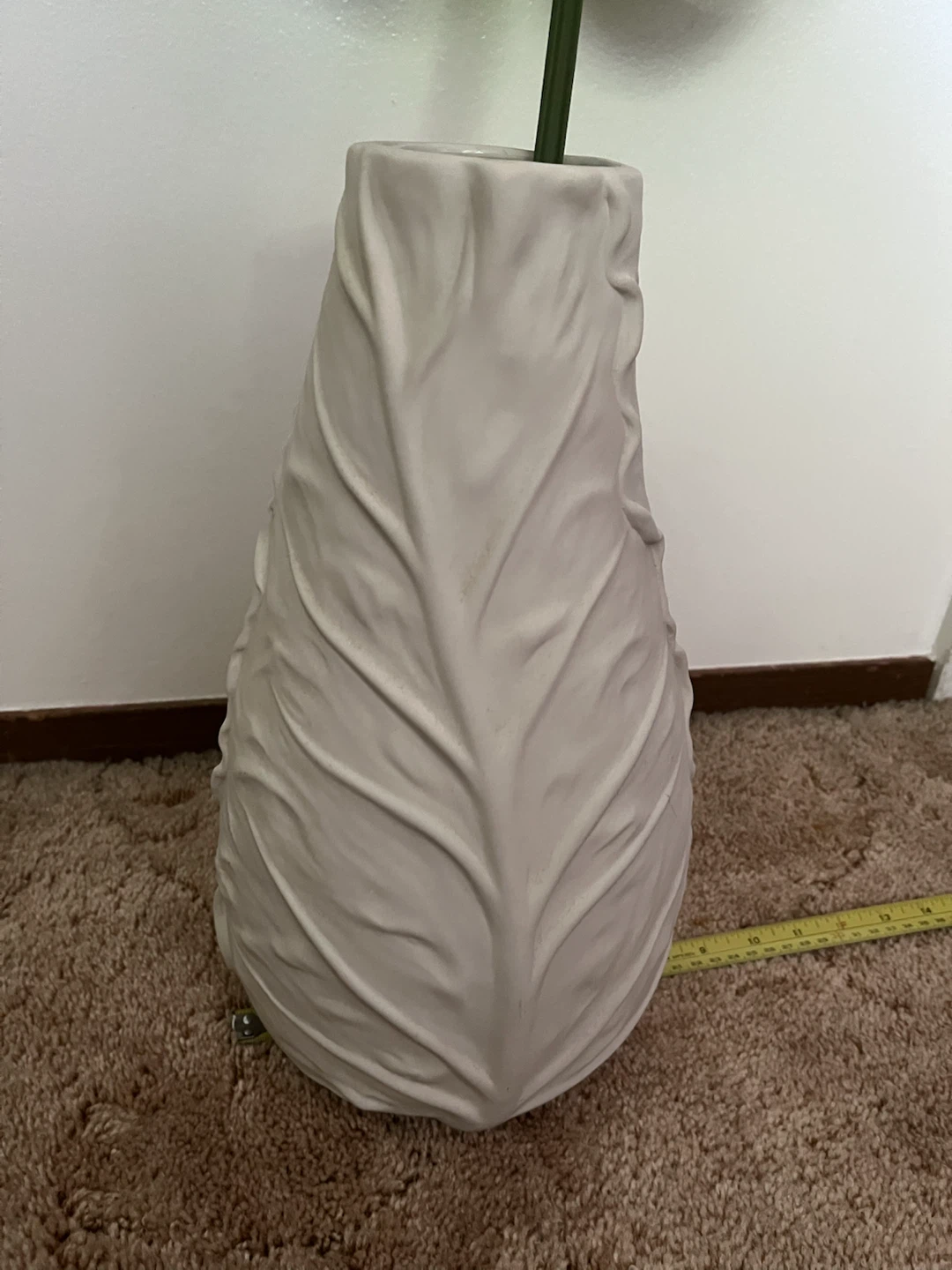 Decorative White Leaf-Patterned Vase with fake Monstera leaf - photo 5
