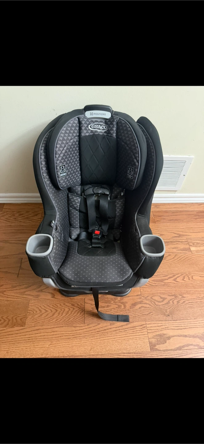 Graco Extend2Fit CarSeat - Expires 2029 April