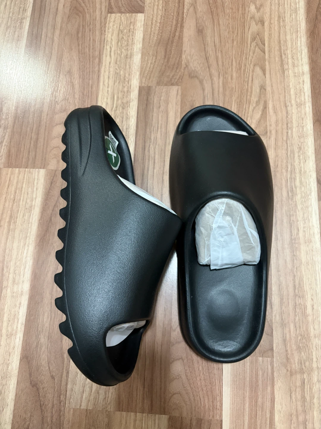 Yeezy Slides Black - photo 3