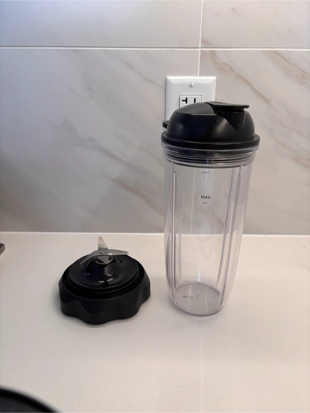 Nutribullet Pro 1000 Blender  – Great Condition - photo 4